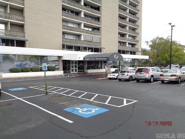 1st image of 700 E 9th St APT 4E