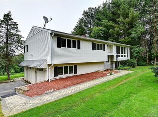 1284 Litchfield Rd, Watertown, CT 06795