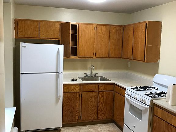 3rd image of 150 W Burnside Ave Frnt 2