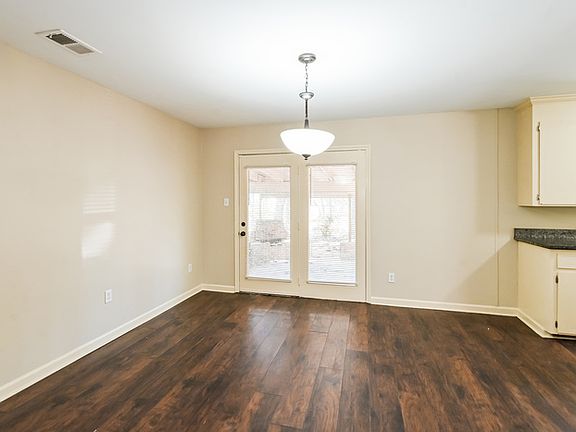 4th image of 1034 Hungerford St