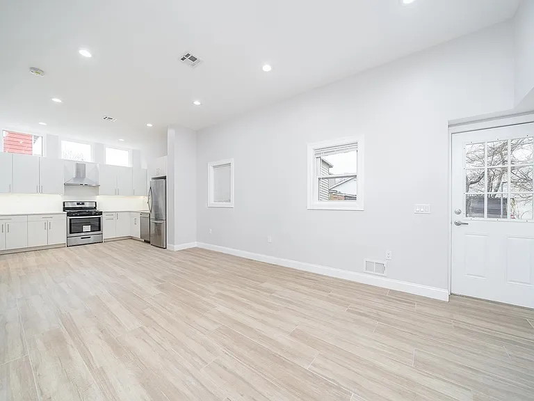25 Helen St #1 — Photo 2