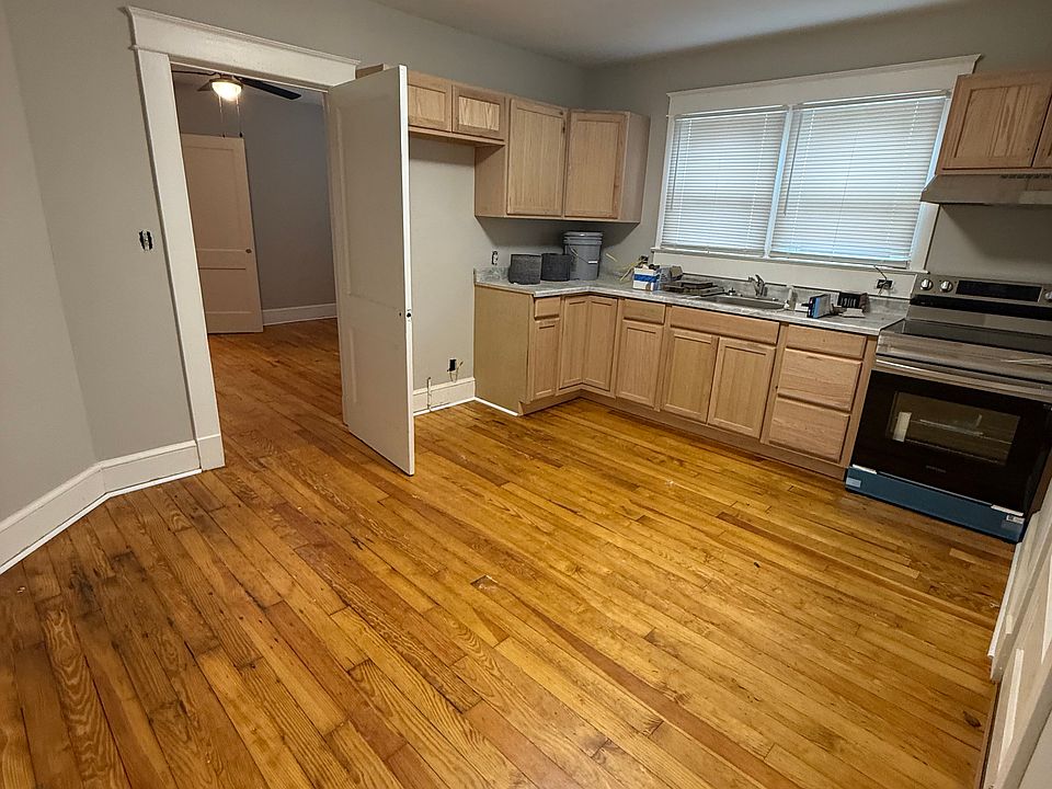 1st image of 121 Allgood St #121