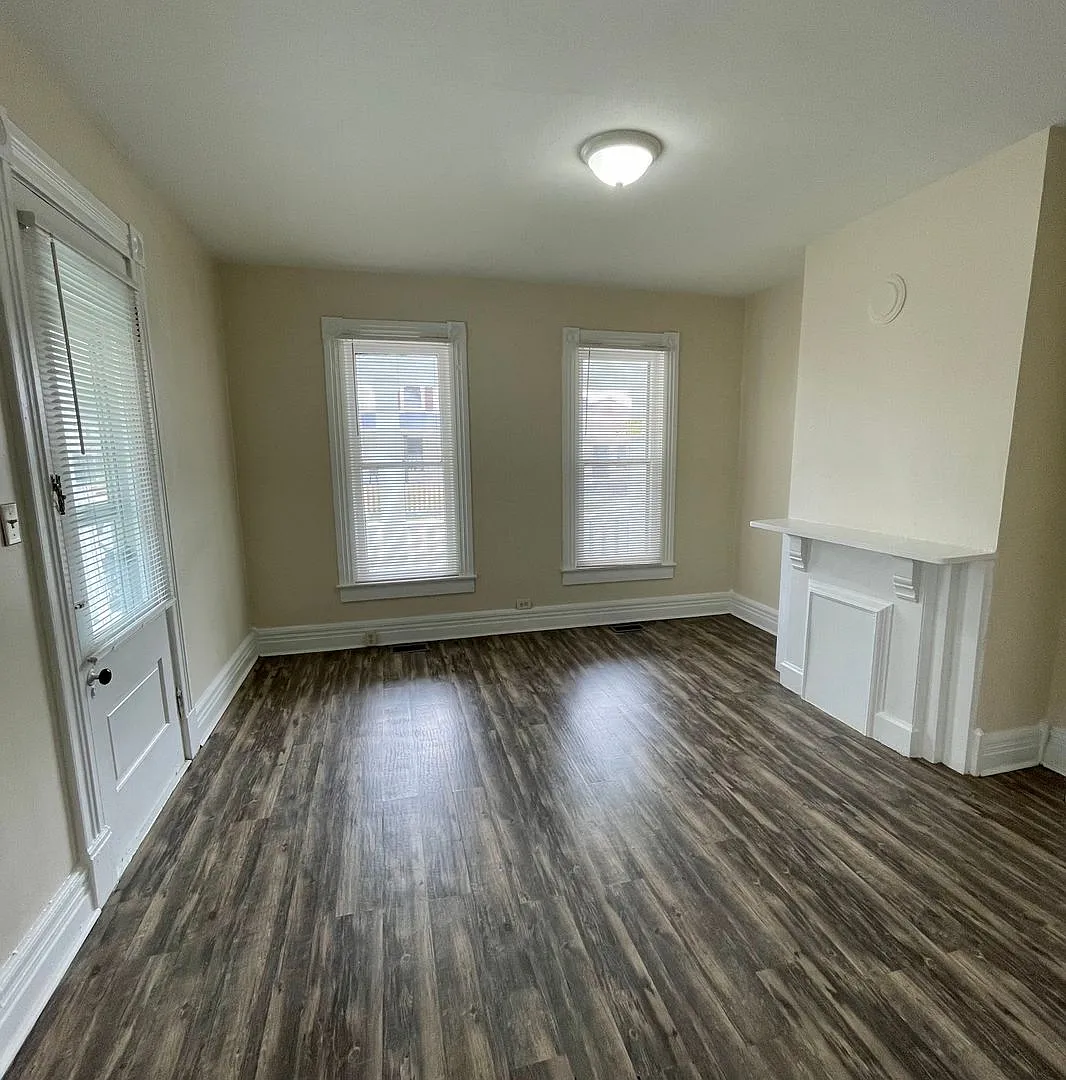 2 Bedroom Home with Garage! — Photo 2
