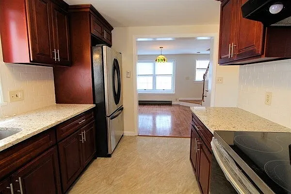 27 Fallon Ct — Photo 2