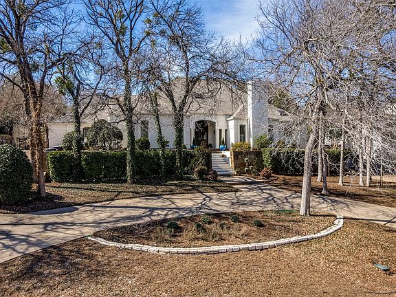 2nd image of 3720 Briarhaven Rd