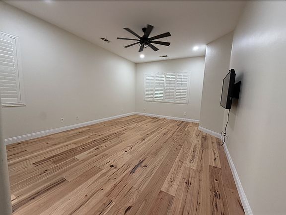 5th image of 10827 Vista Del Luna Dr