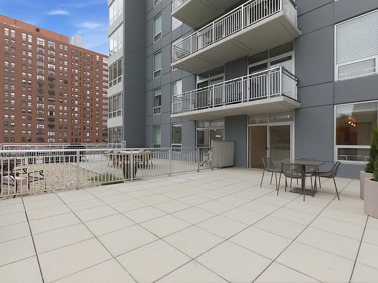 330 W Grand Ave #808 — Photo 3