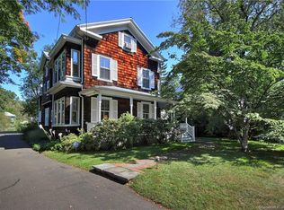 456 Stratfield Rd, Fairfield, CT 06825