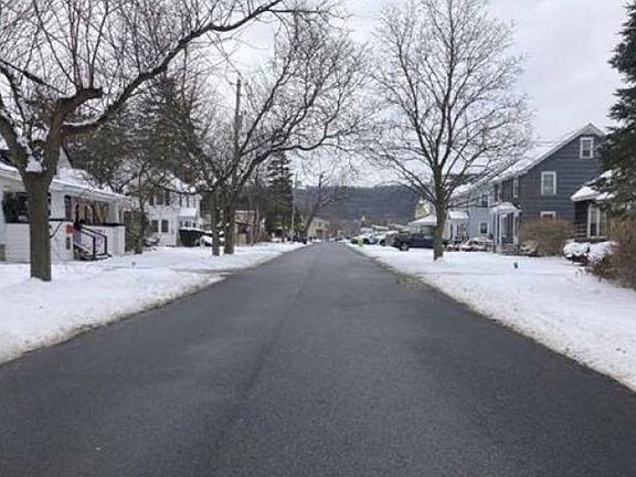 Exterior Neighborhood (street photo)