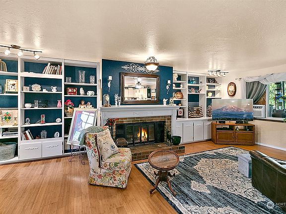 4th image of 661 E Lakeshore Drive