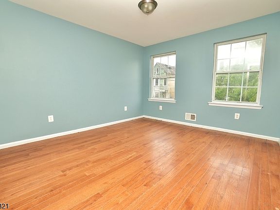 5th image of 36 Brenner St