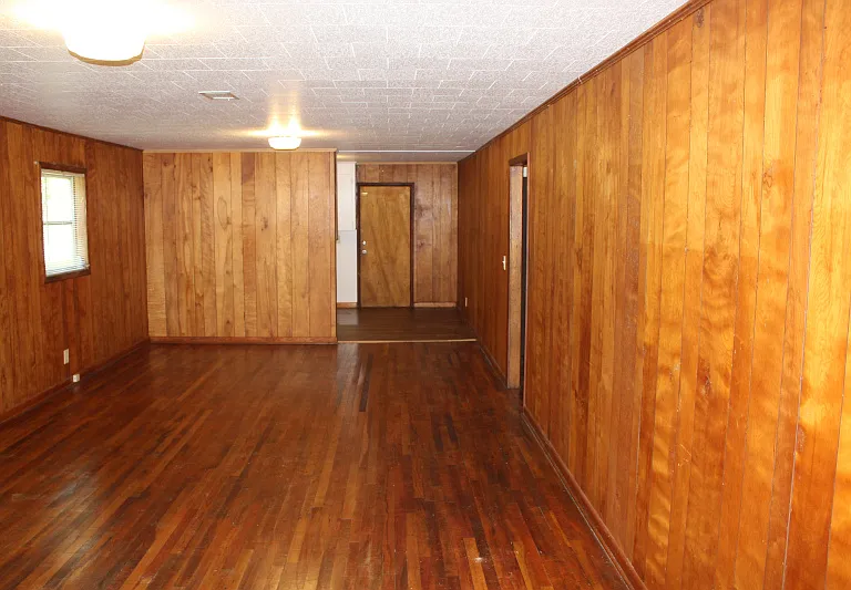 952 White Ave — Photo 3