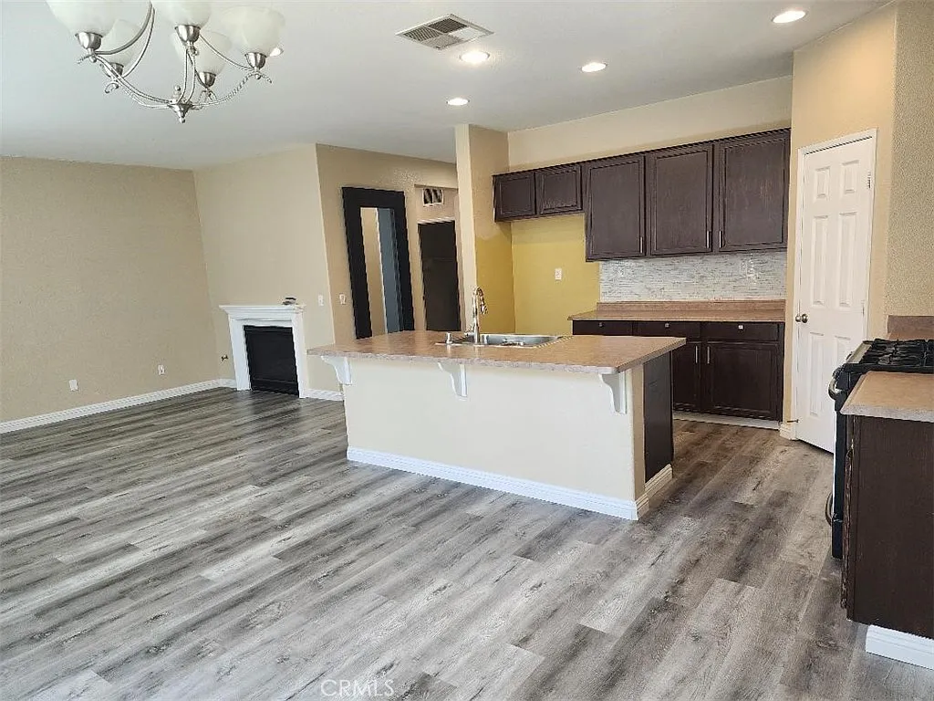 3 bed, 1760 sqft, $3,700 — Photo 2