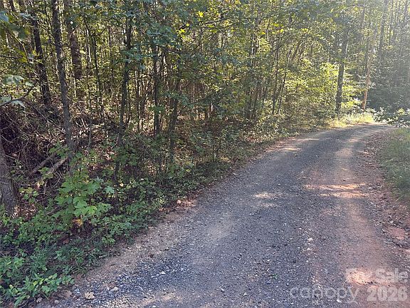 5th image of 81 Meandering Ln