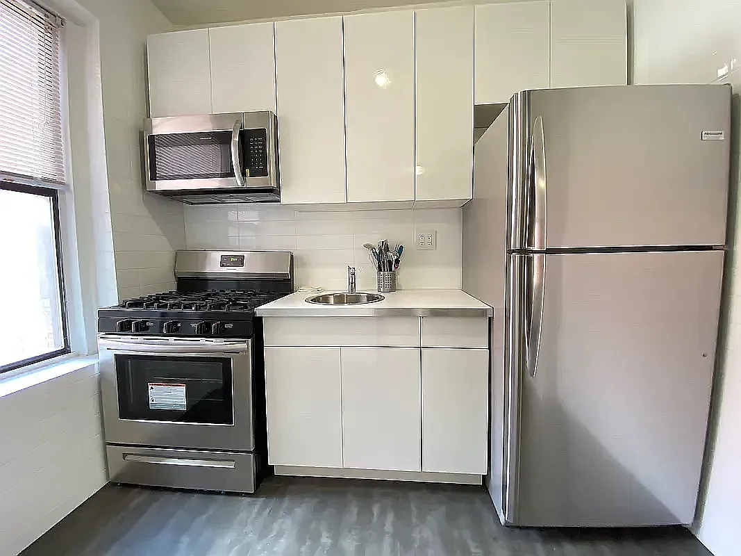 1875 Lexington Avenue — Photo 2