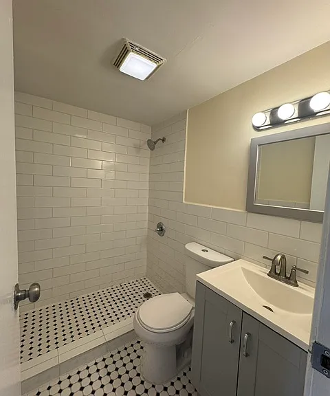 293 Grove St #2 — Photo 4