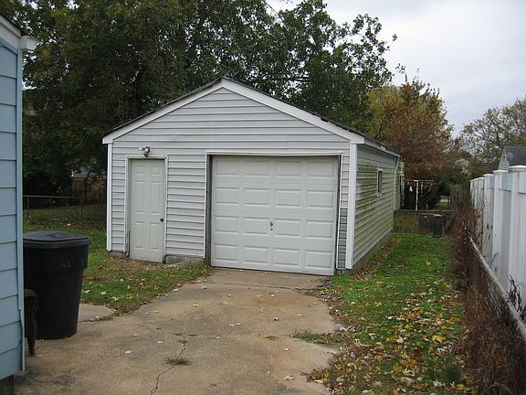 5th image of 1041 Cedar Forest Dr
