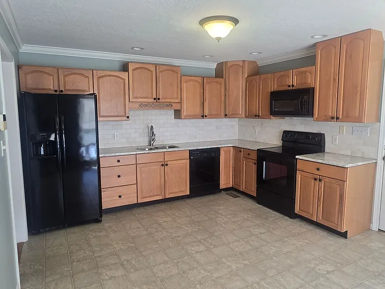 1607 Manheim Cir — Photo 4