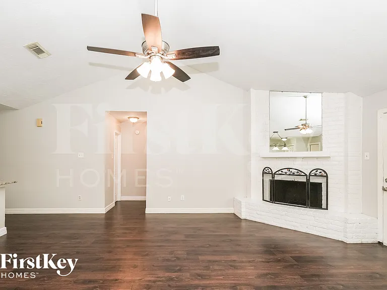 2411 Shady Brook Dr — Photo 6