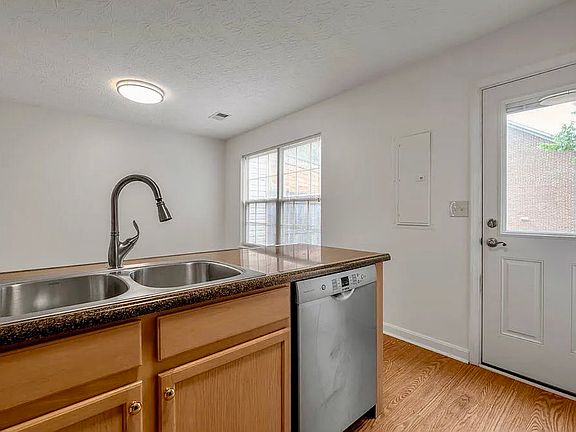4th image of 202 S Gratz St