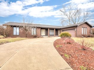 306 S Hershey Rd, Bloomington, IL 61704