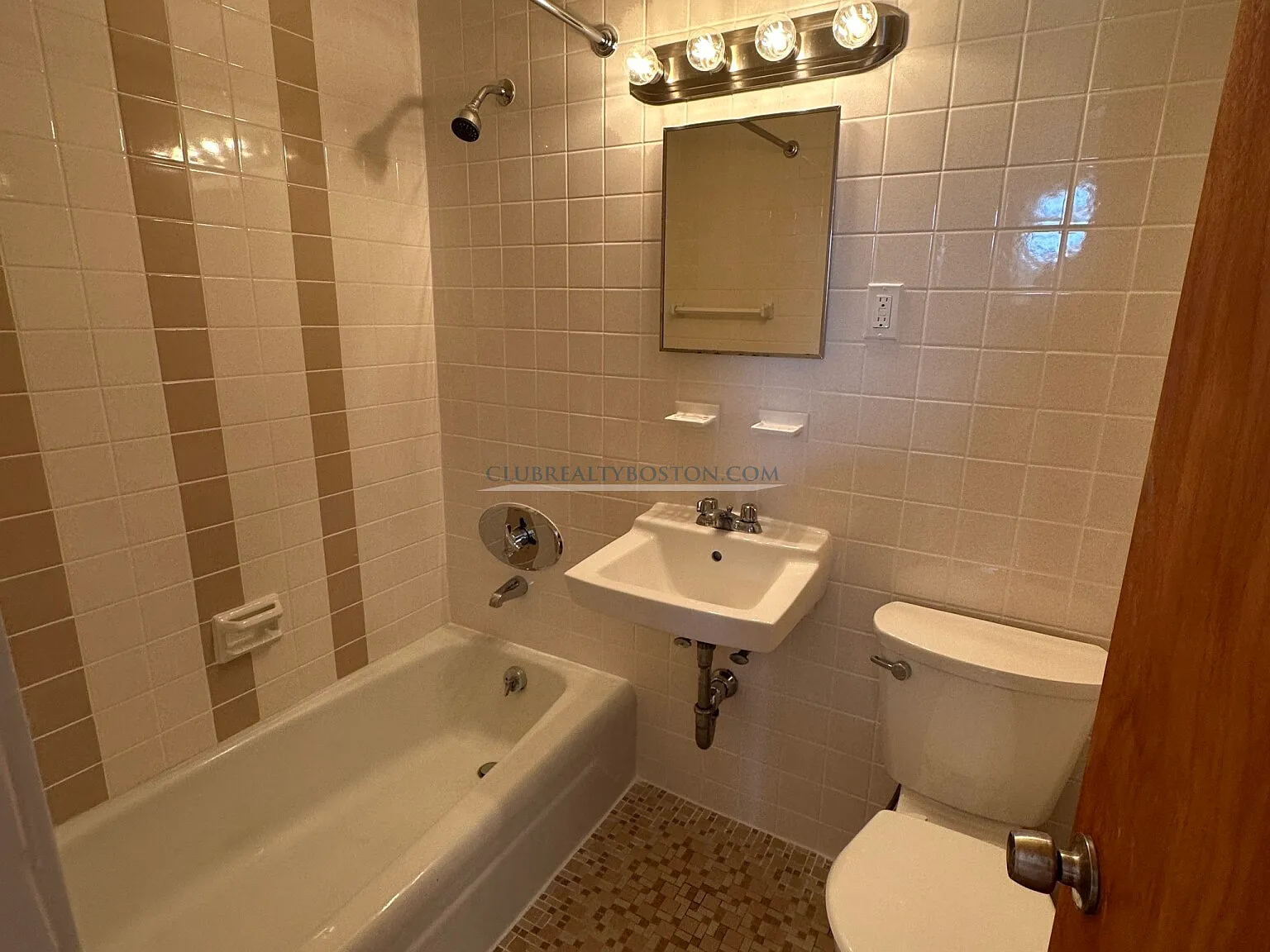 1 bed, 1.0 bath, $2,100 — Photo 2