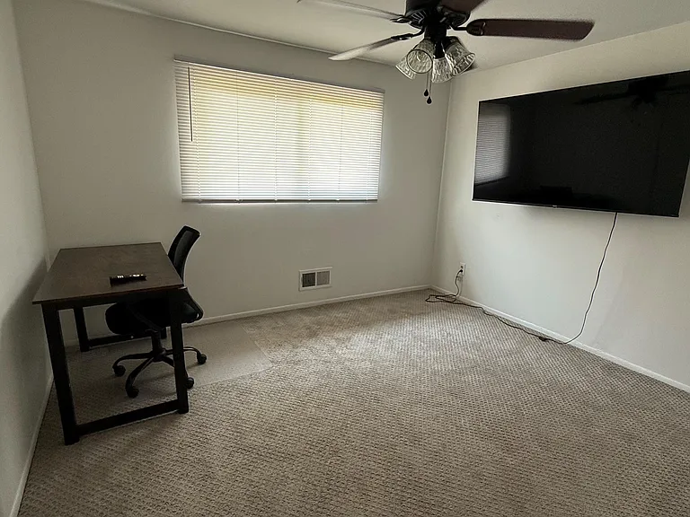4803 Thorntree Dr — Photo 24