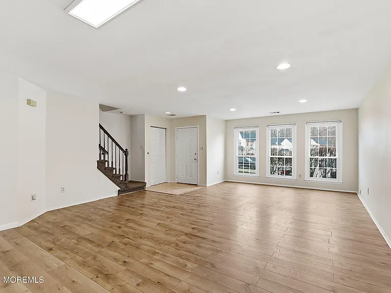 280 Fairfield Pl — Photo 3
