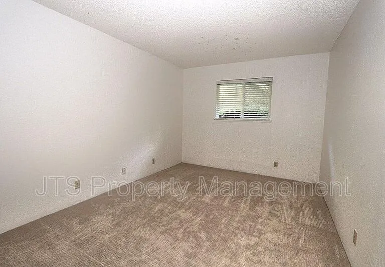 1060 Sand Bar Cir — Photo 56