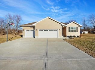 13620 Ellen Ln, Kansas City, MO 64163