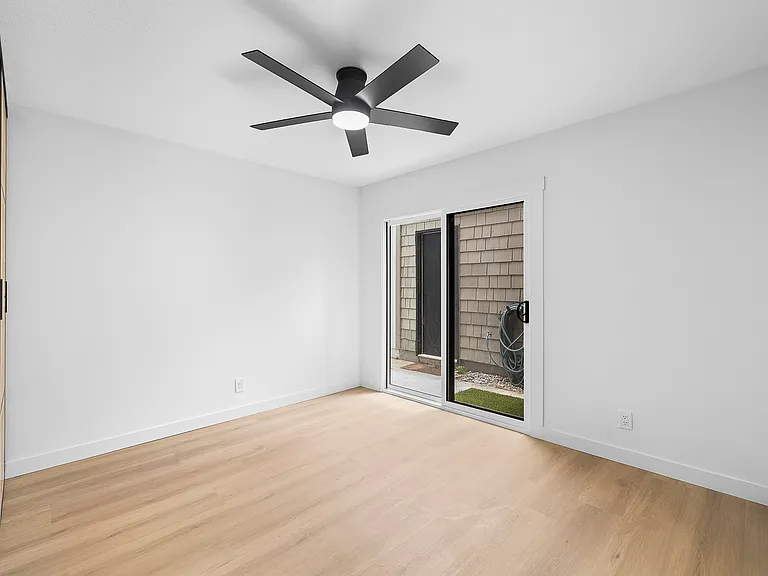 421 E Balboa Blvd #A — Photo 7