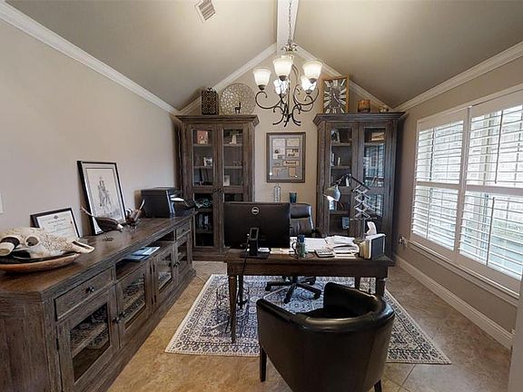 4th image of 4407 Twin Oak Ct