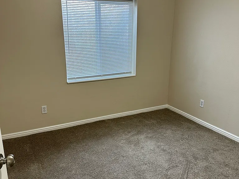 818 N Buffalo Dr — Photo 9
