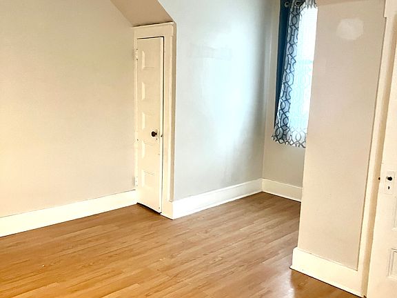 5th image of 251 Maple Ave APT B