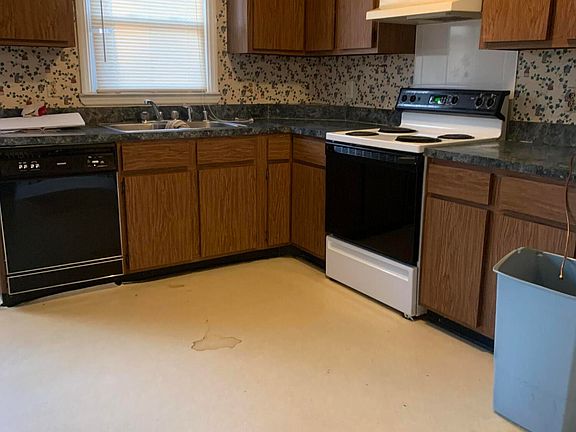 3rd image of 5 Garden Park Dr