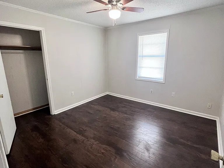 207 Lake Dr — Photo 5