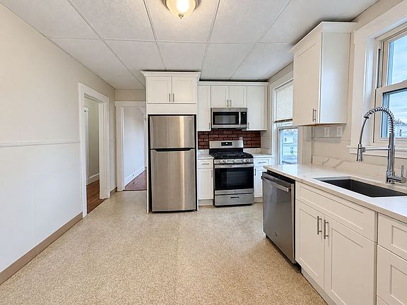5th image of 50 Lambert St Floor 3