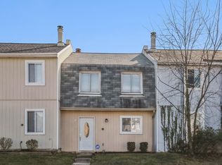 1003 Queens Ct, Herndon, VA 20170
