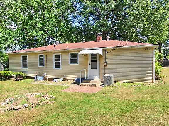 4th image of 1023 Stewart Dr