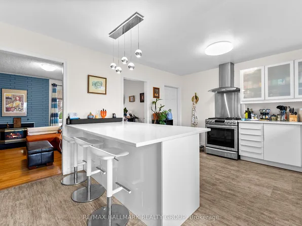 1318 Avenue Q, Ottawa, ON K1G 0B6