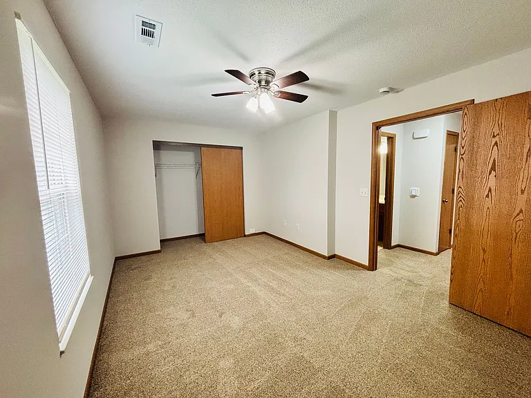 Shadow Ridge Apartments — Photo 36