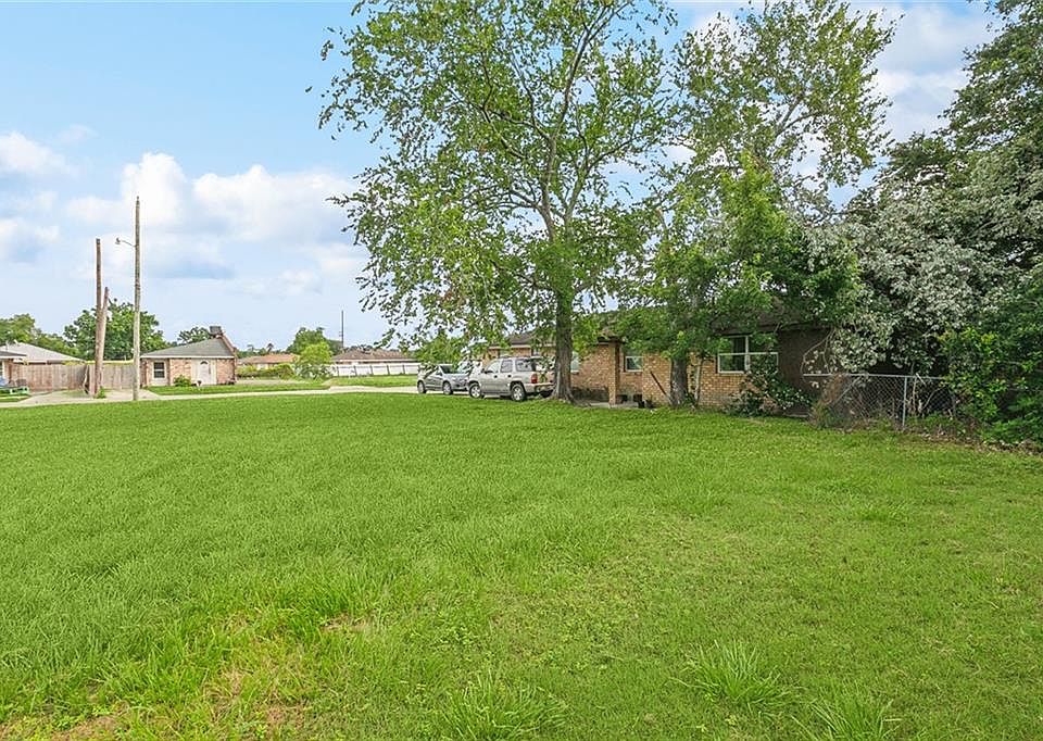 2nd image of 2801-03 Daniel Dr