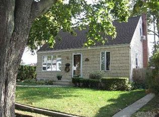 292 N Delaware Ave, Massapequa, NY 11758