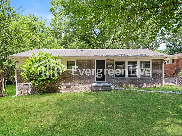 4207 Hampshire Dr — Photo 1