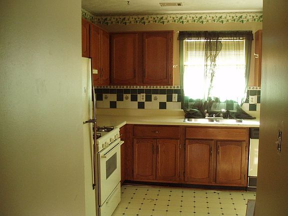 Kitchen with All Appliances