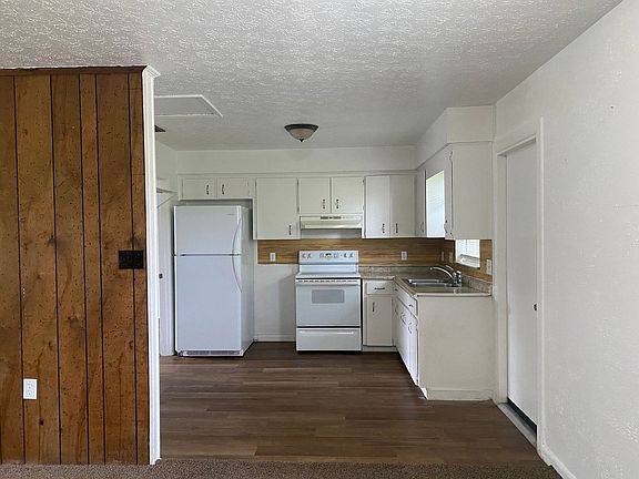 3rd image of 703 Boyd Ct