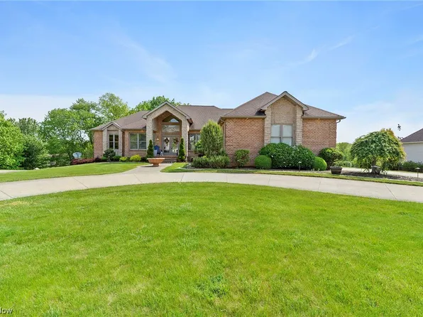 8487 Ivy Hill Dr, Youngstown, OH 44514