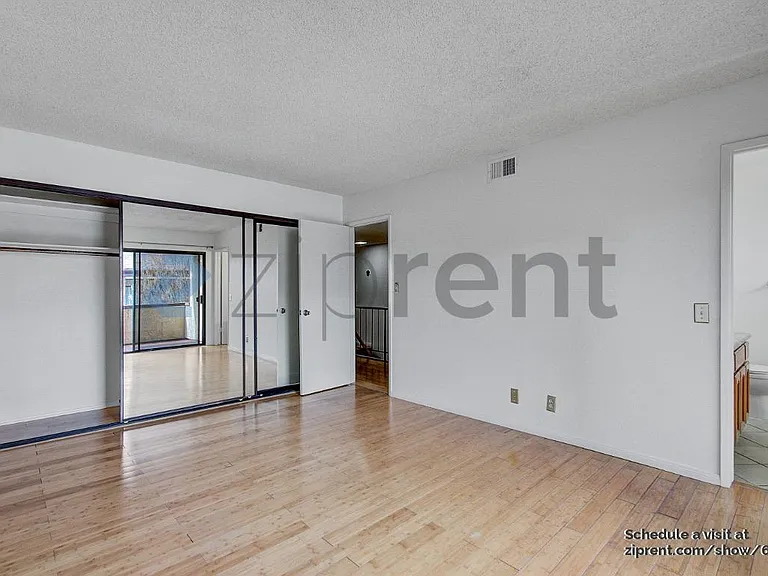 320 McHenry Rd #10 — Photo 4