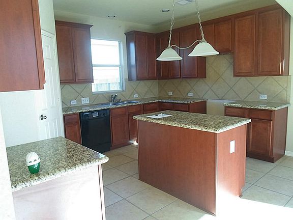 BEAUTIFUL ISLAND KITCHEN WITH GRANITE COUNTERS