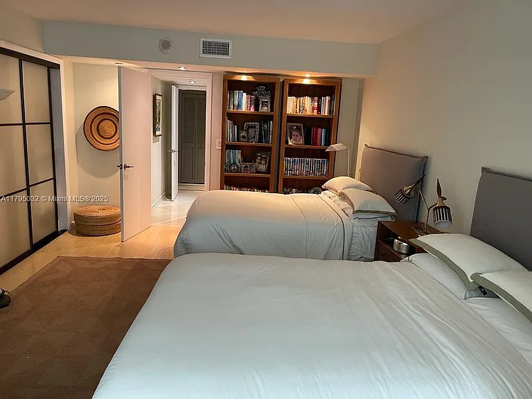 600 Grapetree Dr #7CS — Photo 13